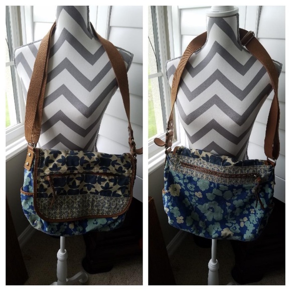 Fossil Handbags - Fossil Blue Floral Canvas Messenger Crossbody